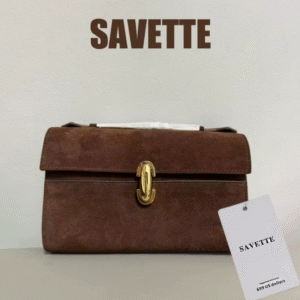 حقيبة جلد صغيرة